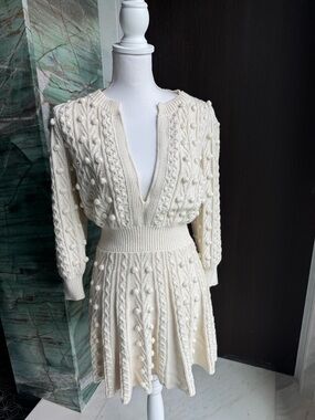 Alice+ Olivia Ivory Textured Knit V-Neck Dress